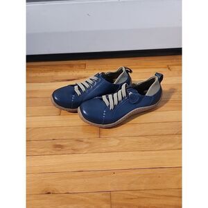 Born Women's Althea Leather Sneaker Shoes Blue Tan Slip Size 6 Athletic Shoe